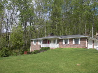 781 Twin Hills Ln, Jacksboro, TN 37757-2720