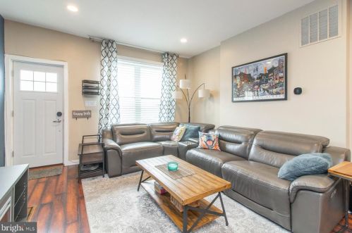 1502 22nd St, Philadelphia, PA 19146-4201