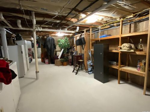 672 Larkfield Rd, Elwood NY  11731-5914 exterior