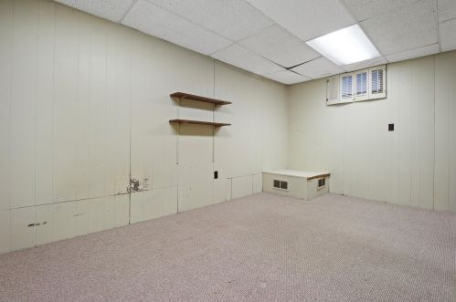 5830 Lakeview Dr, Greendale WI 53129-1937 exterior