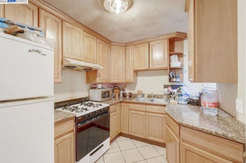 9326 Cherry St, Oakland CA  94603-1632 exterior