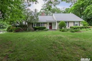 7 Teapot Ln, Smithtown, NY 11787-1800