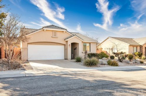3330 Fourteen Fairway Dr, Washington, UT 84780-2291