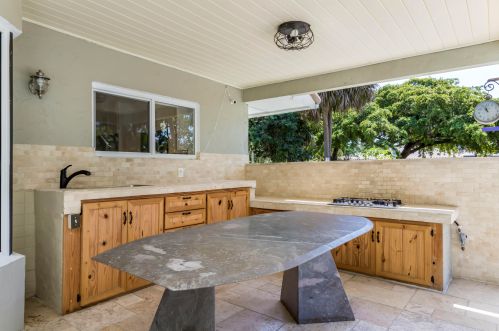 800 18 St, Boca Raton FL 33486-6937 exterior