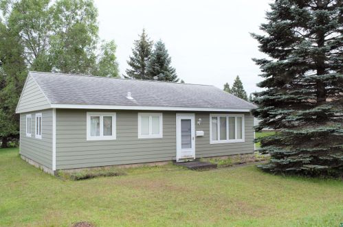 31 Davis Dr, Silver Bay, MN 55614-1330