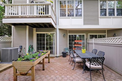 1408 Pondcrest Ln, White Plains NY  10607-1357 exterior