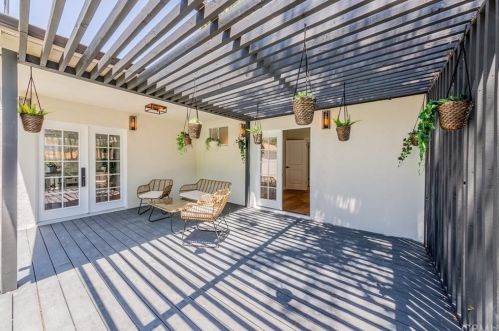 17602 Collins St, Van Nuys CA  91316-1245 exterior