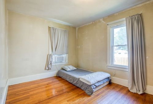 28 Merrimac Ave, Springfield MA  01104-2718 exterior