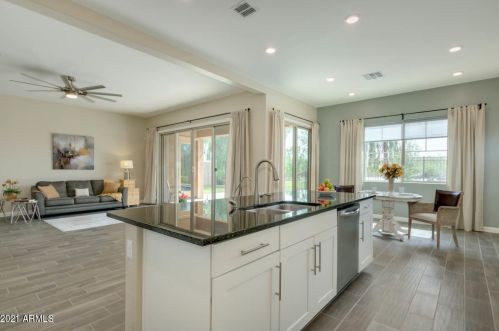 4926 Quiet Way, Gilbert AZ  85298-0648 exterior