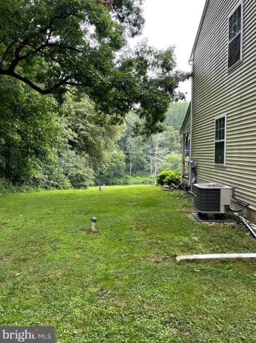 587 Forgedale Rd, Dale, PA 19504-8807