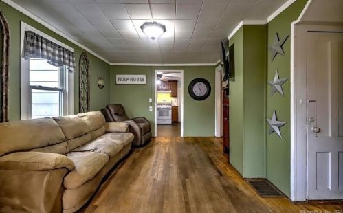 1 Hunters Ln, Ansonia CT  06401-2022 exterior