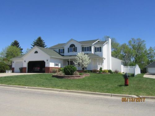 604 Eastwood Dr, Jamestown, ND 58401-6563