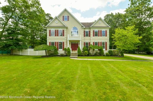 6 Ambassador Ct, Jackson Twp, NJ 08527-2883