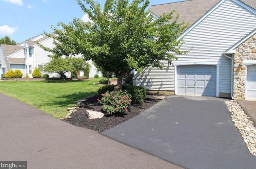 65 Harlow Cir, Prospectville, PA 19002-2076
