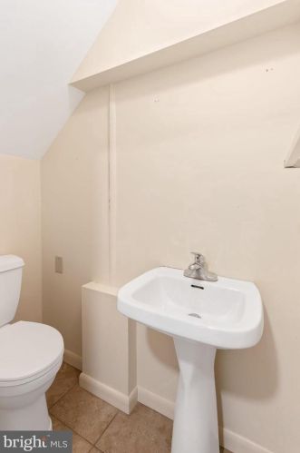 251 Primrose Ave, Lancaster PA  17601-3820 exterior