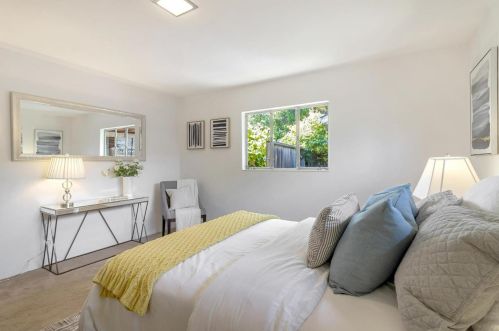 1558 Edgewood Dr, Palo Alto CA  94303-2819 exterior