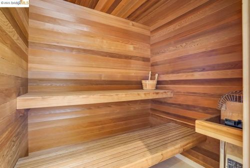 13349 Campus Dr, Oakland CA  94619-3709 exterior