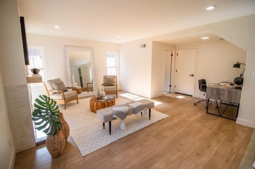 1527 Linda Sue Ln, Encinitas CA  92024-2424 exterior