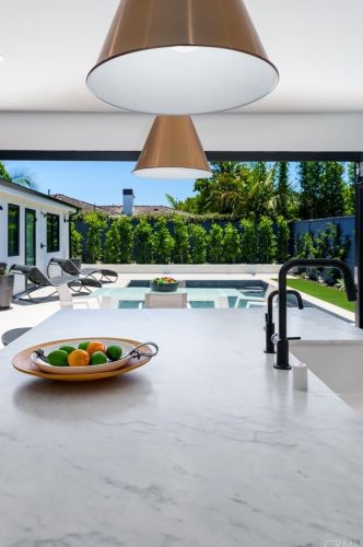 1712 Tradewinds Ln, Newport Beach CA  92660-4312 exterior