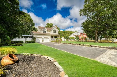 85 Mowbray St, Canaan Lake, NY 11772-2113
