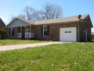 1176 Woodbridge Dr, Clarksville, TN 37042-5935