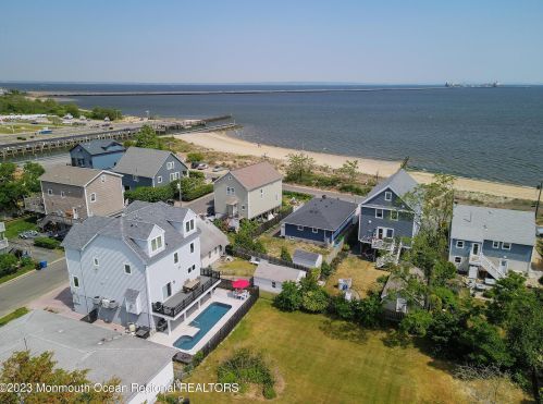 8 Benton Ave, Leonardo NJ  07737-1403 exterior