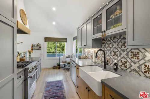 1316 Topanga Canyon Blvd, Topanga CA  90290-4271 exterior