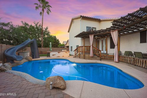 174 Laguna Dr, Gilbert, AZ 85233-5734