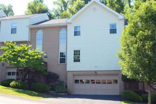 7026 Clubview Dr, Bridgeville, PA 15017-1097