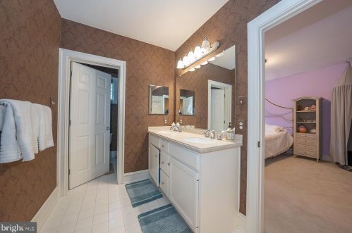 315 Blackburn Dr, Berwyn PA  19312-2801 exterior