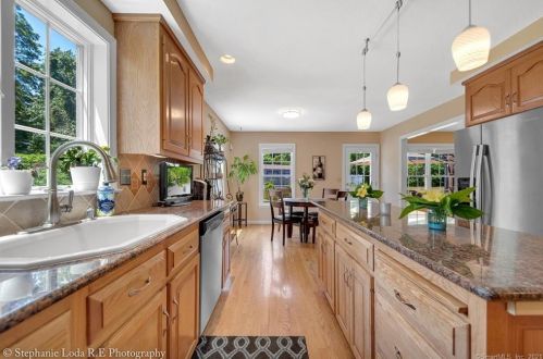 812 Pleasant St, Southington CT  06489-2015 exterior