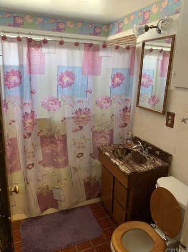 2026 Lingard St, Lancaster CA 93536-6513 exterior