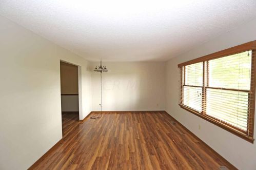 11517 Kenyon Rd, Mount Vernon, OH 43050-8633