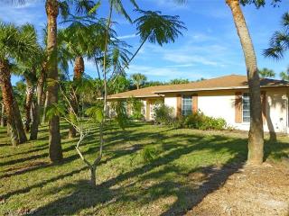 1036 Yachtsman Dr, Sanibel, FL 33957-5013