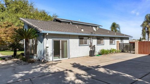 1812 Golf Rd, Turlock CA  95380-9746 exterior