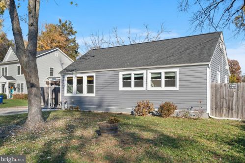 3131 Headrow Cir, Falls Church, VA 22042-2600