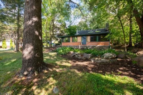 112 Pinecliff Lake Dr, West Milford Lakes NJ  07480-1378 exterior