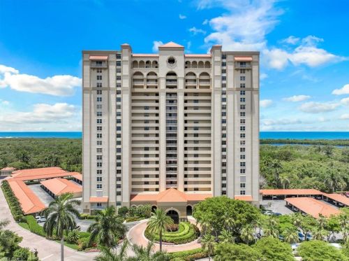 6585 Nicholas Blvd, Naples FL  34108-7207 exterior