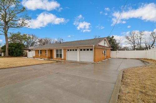 852 Henslee Dr, Euless, TX 76040-5362