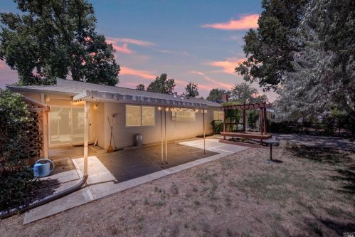 129 Rainier Cir, Vacaville CA  95687-3309 exterior