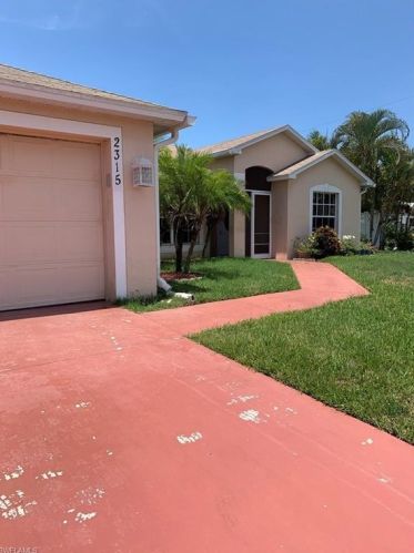 2315 12th St, Cape Coral, FL 33990-1915