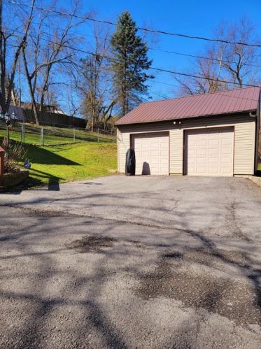 83 Belgium Hollow Rd, Mc Donald PA  15057-2923 exterior