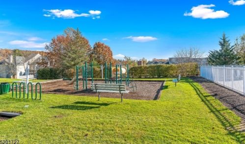 4 Stevens Ln, Martinsville NJ  08836-2249 exterior