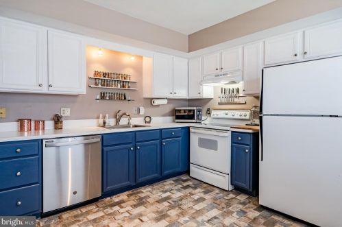 1 Terry Ct, Downingtown PA  19335-2606 exterior