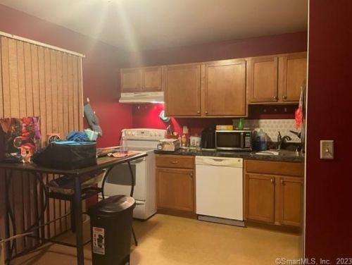 94 Wakelee Rd, Waterbury, CT 06705-1309