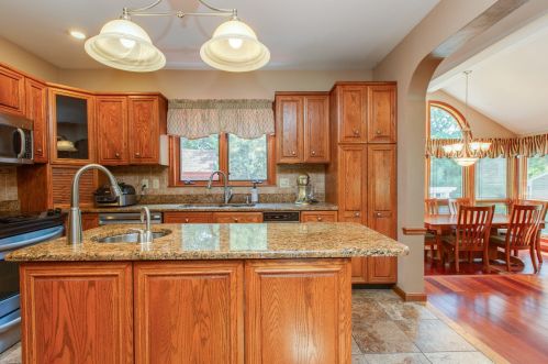 6 Birch Hill Rd, Salem NH  03079-3473 exterior