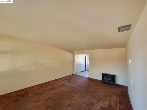 2103 Knox Ave, West Pittsburg CA  94565-4736 exterior