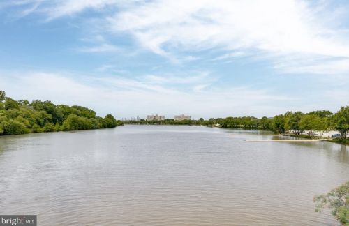 135 Haddon Ave, Camden NJ  08108-1033 exterior