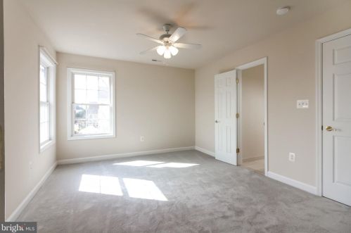 7337 Hooes Rd, Springfield VA 22152-3704 exterior