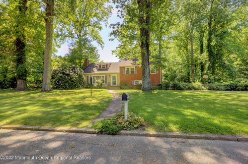 412 Park Dr, Middletown, NJ 07748-3443
